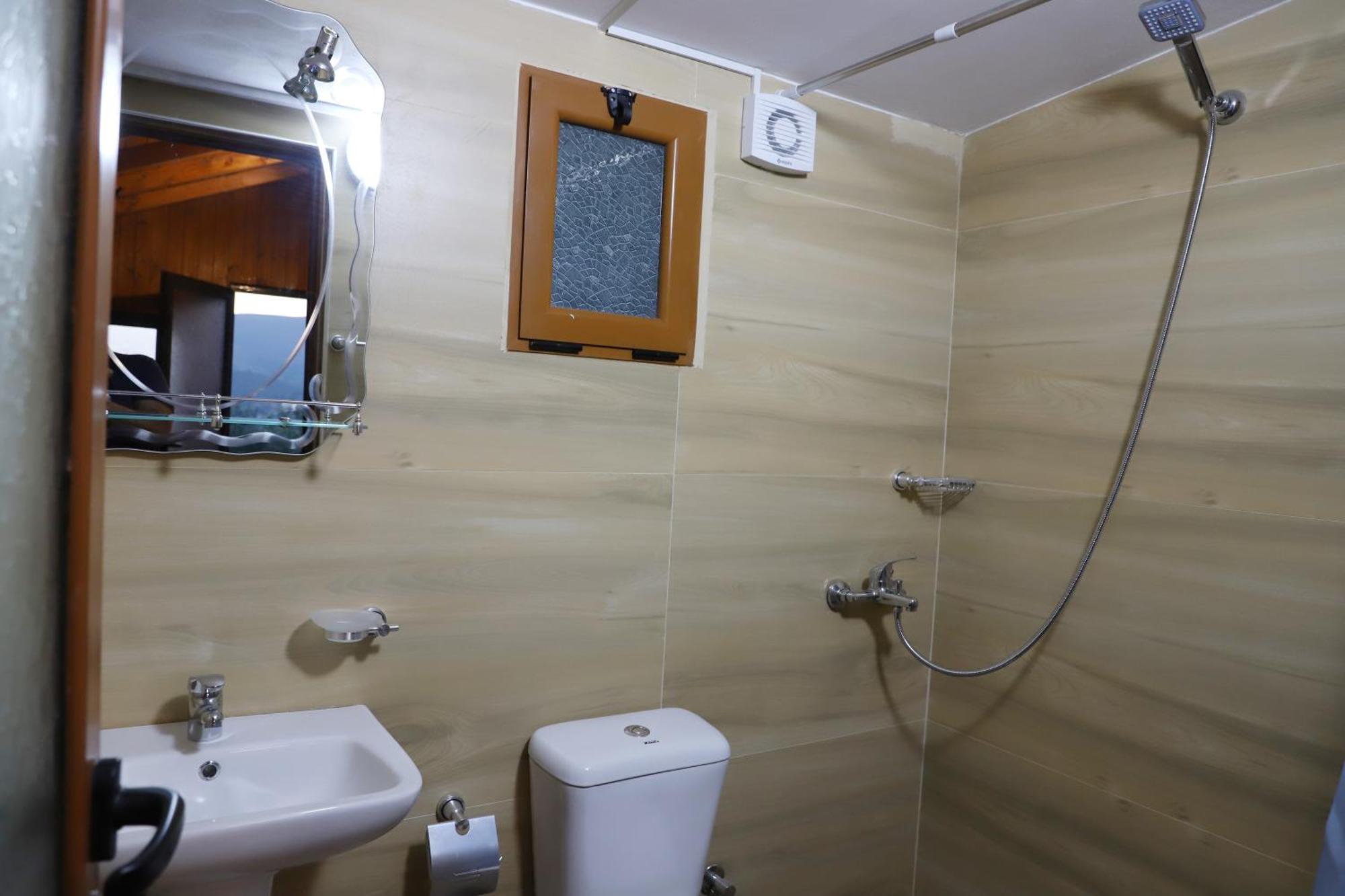 Bujtina Musta Guest House Berat Ngoại thất bức ảnh